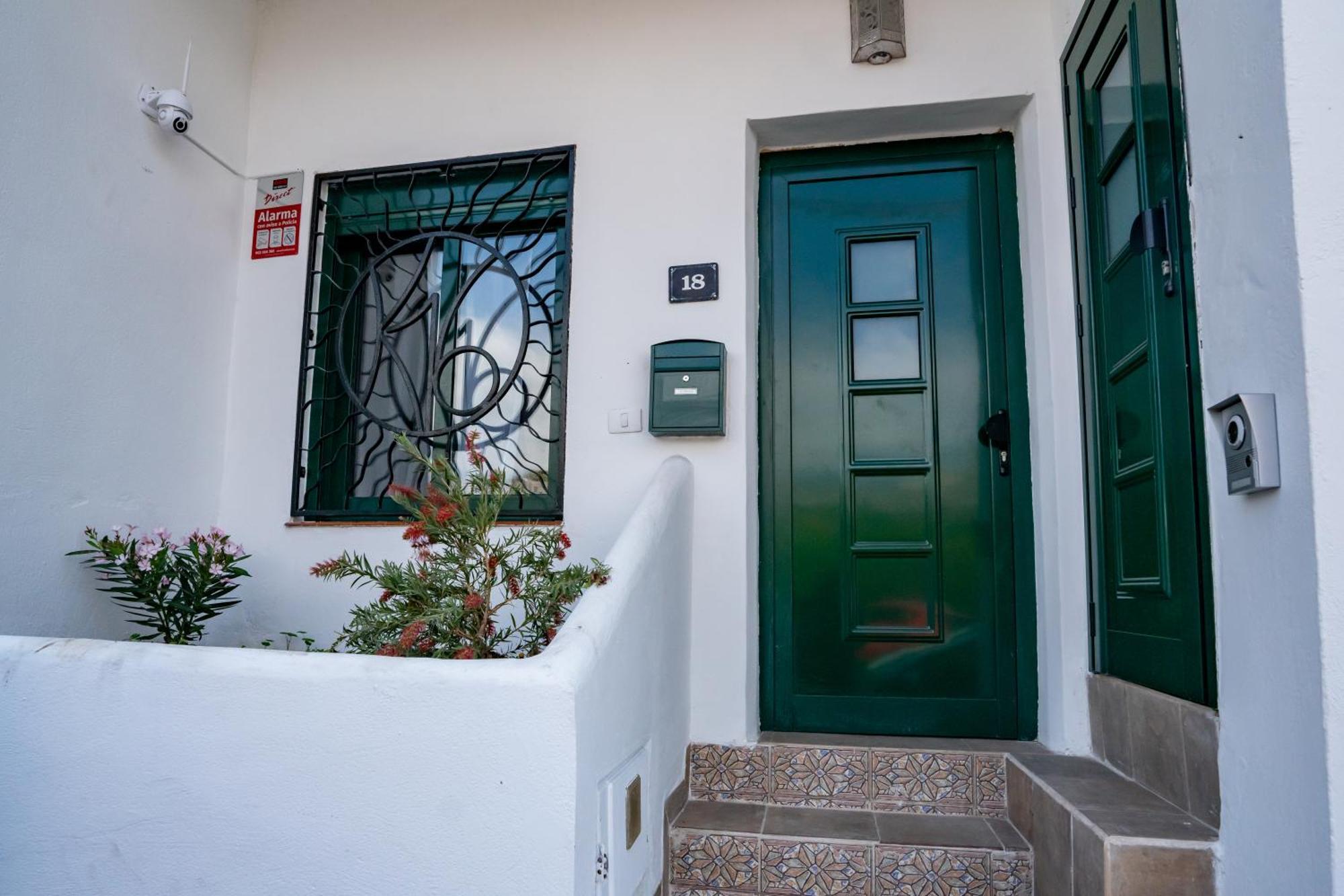 Casa Julio - Alcala Complete Coastal Retreat - Entire Apartment - 3 Min Walk From The Ocean - Shared Entrance With Host Exterior photo